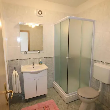 Apartment In Silo/insel Krk 13430 *