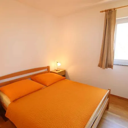 Apartment In Silo/insel Krk 13430