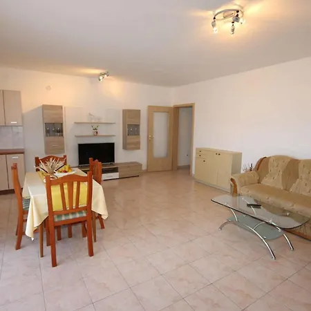 Apartment In Silo/insel Krk 13430