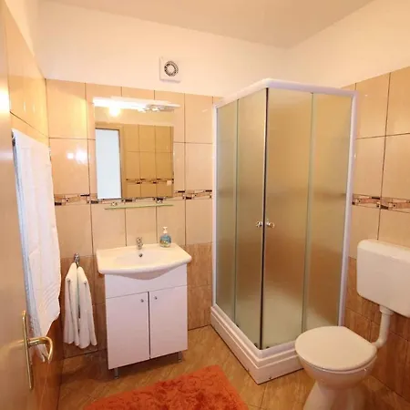 Apartment In Silo/insel Krk 13430 *