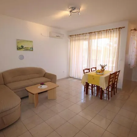 Apartment In Silo/insel Krk 13430