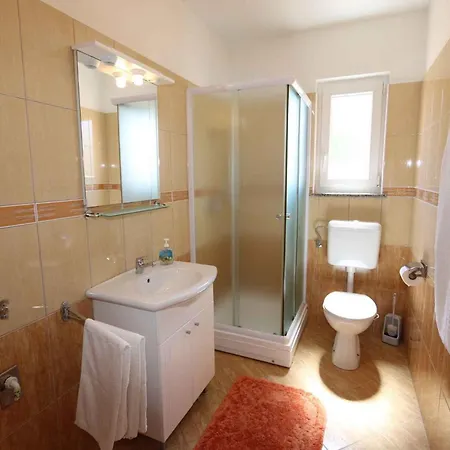 In - Insel Krk 13430 * سيلو
