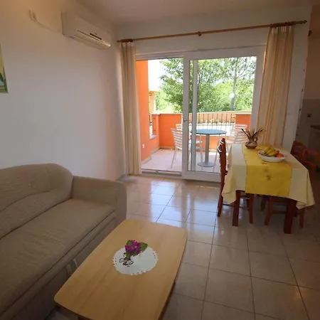 Apartment In Silo/insel Krk 13430